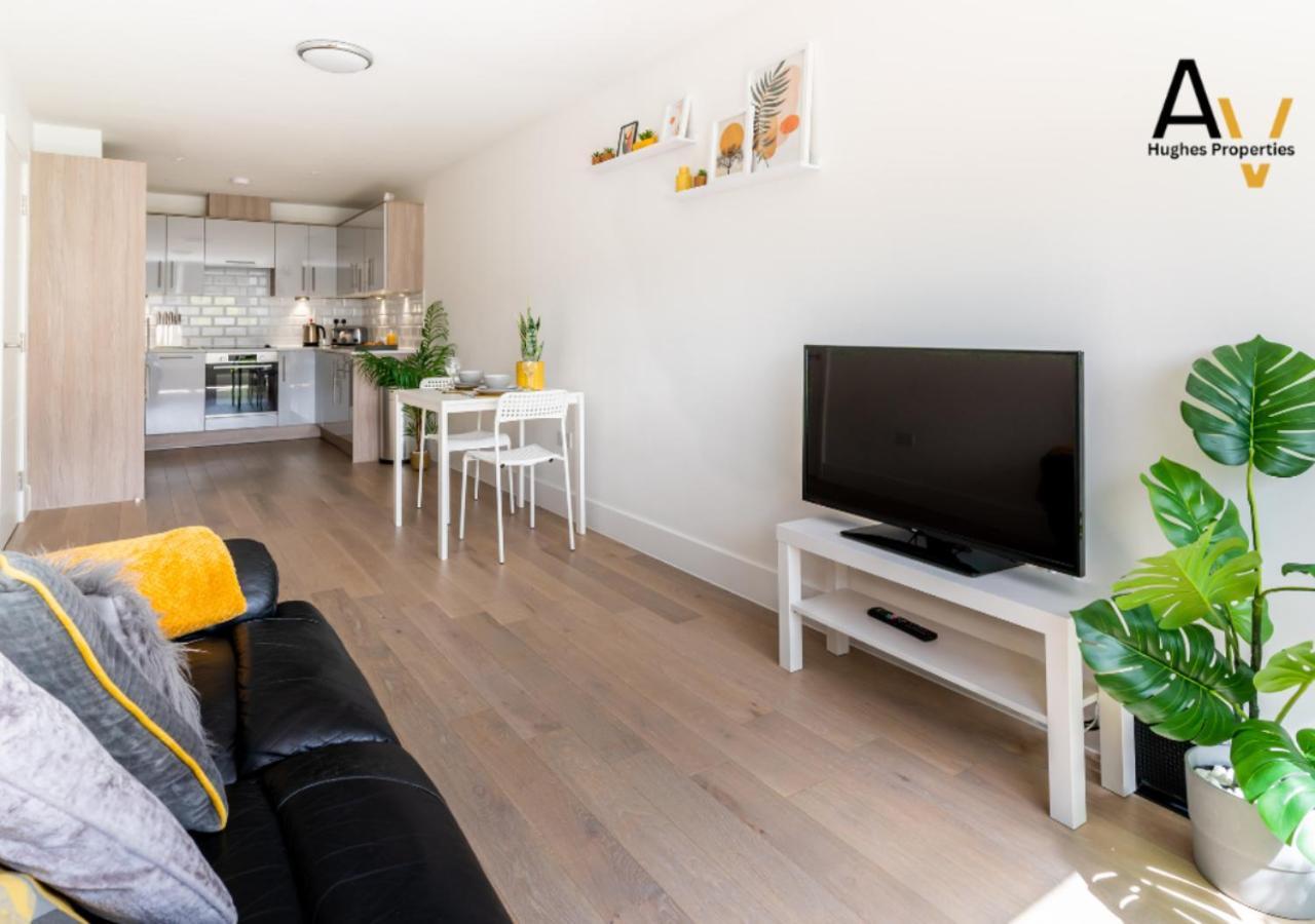 Business-Ready 1-Bedroom Apartment - Parking, High-Speed Wi-Fi, Prime Central Location By Av Hughes Properties Милтон-Кейнс Экстерьер фото