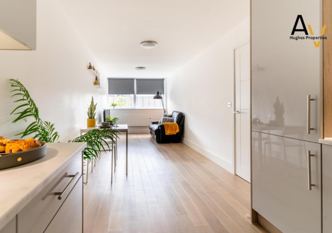 Business-Ready 1-Bedroom Apartment - Parking, High-Speed Wi-Fi, Prime Central Location By Av Hughes Properties Милтон-Кейнс Экстерьер фото